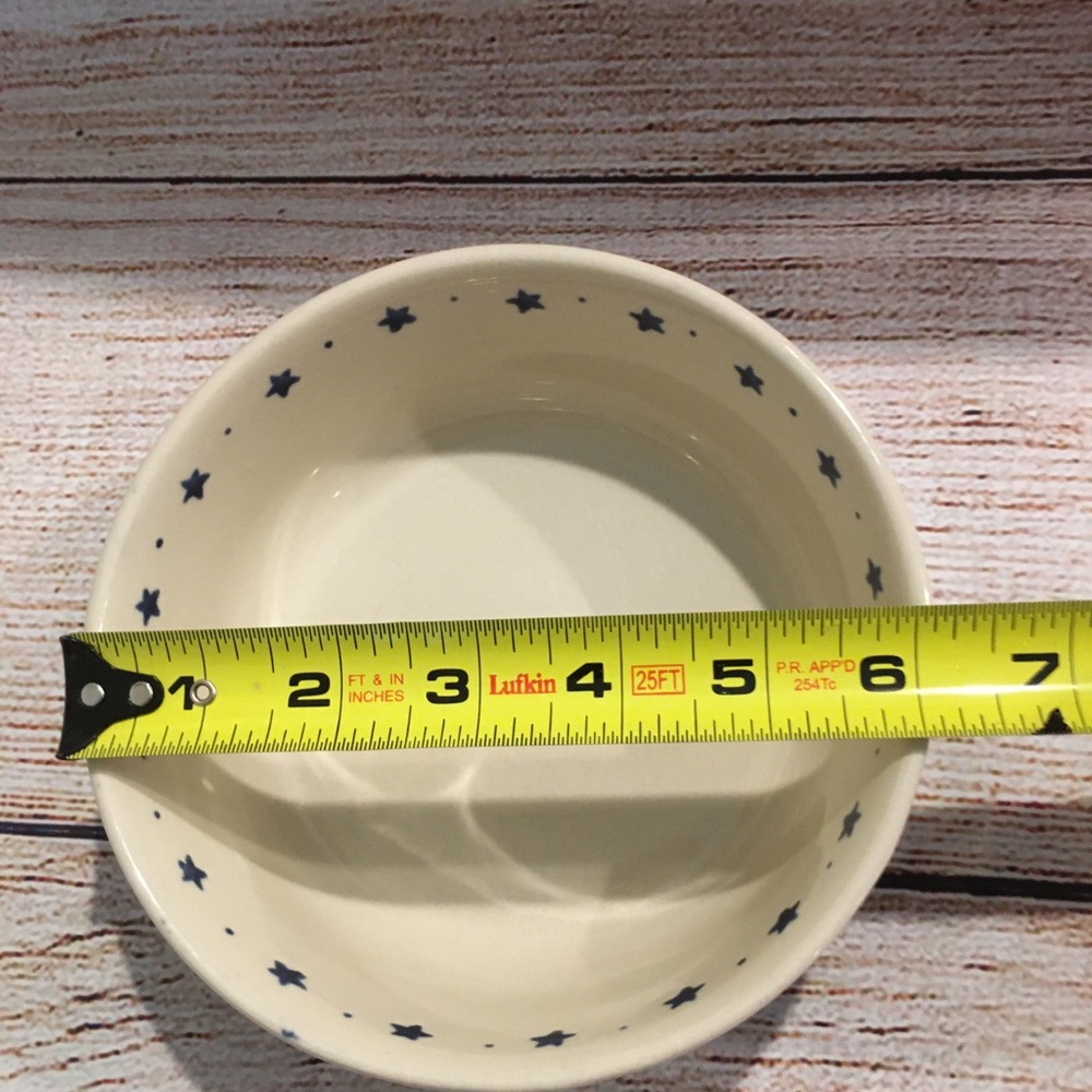 3/$40 Polish Pottery 6” Christmas Bowl - Picture 4 of 5